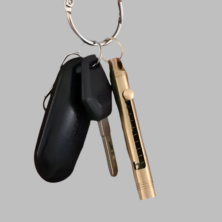 Mini Keychain Knife – Portable, Multifunctional Outdoor Tool | Compact Blade for Camping and Everyday Survival on keychain.
